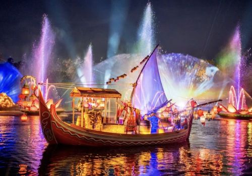 Đột phá, mãn nhãn, sống động với show diễn thực cảnh trên sông chưa từng có ở Hà Nội